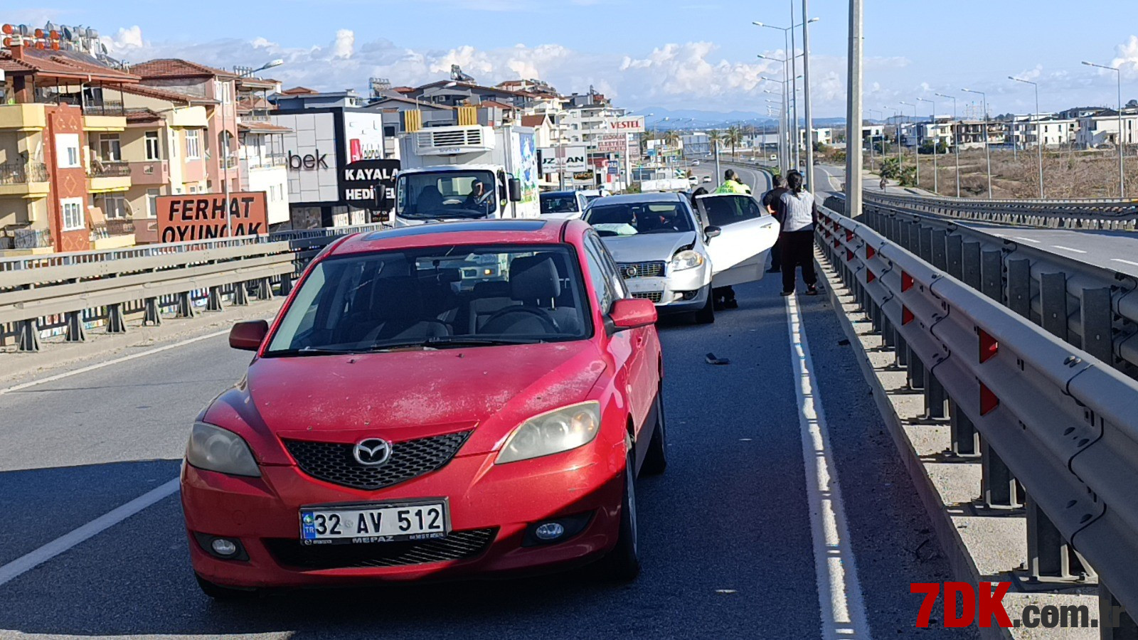 2 Ayrı Kazaya Sebep Oldu! Tek Yaptığı İse Arızalanan Aracını İterek Götürmeye Çalışmak