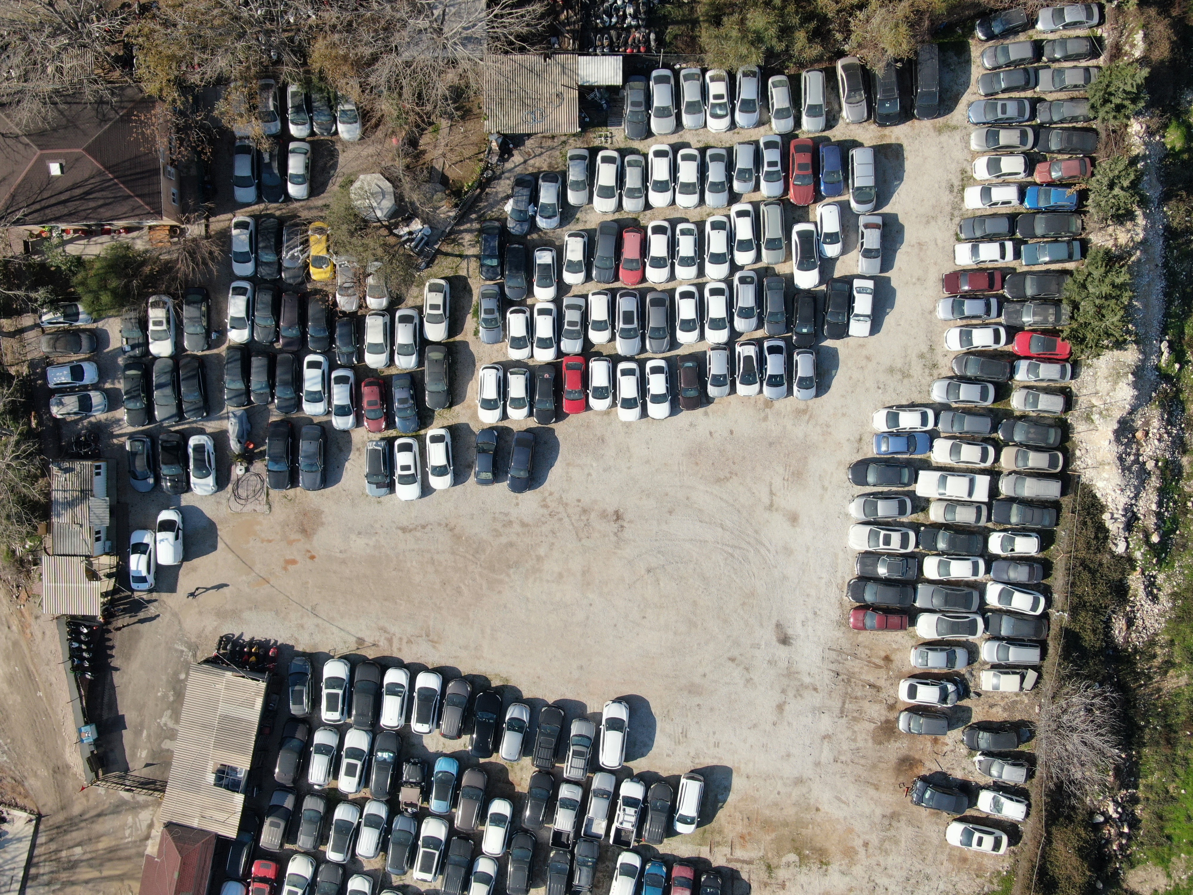 21 yıldır bekliyorlar: Milli servet otoparkta çürümeyi bekliyor