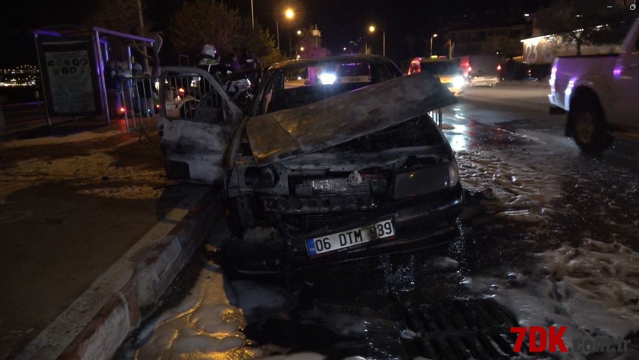 Alanya'da Korku Dolu Anlar! Seyir Halindeki Otomobil Alev Aldı