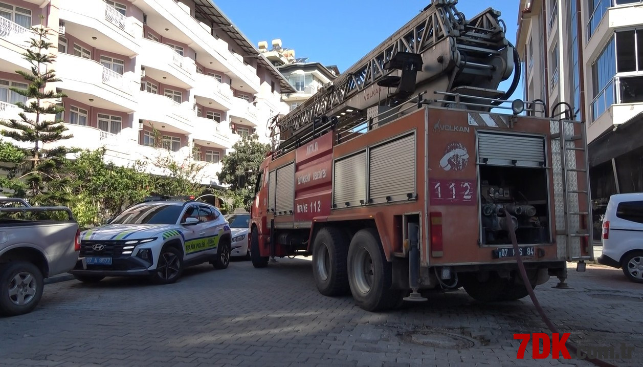 Alanya'da Soba Yangını! Evde Mahsur Kalanlar İtfaiye Ekiplerince Kurtarıldı