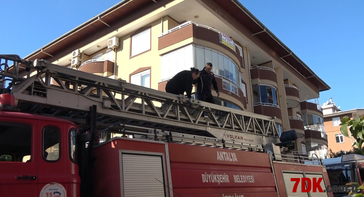 Alanya'da Soba Yangını! Evde Mahsur Kalanlar İtfaiye Ekiplerince Kurtarıldı