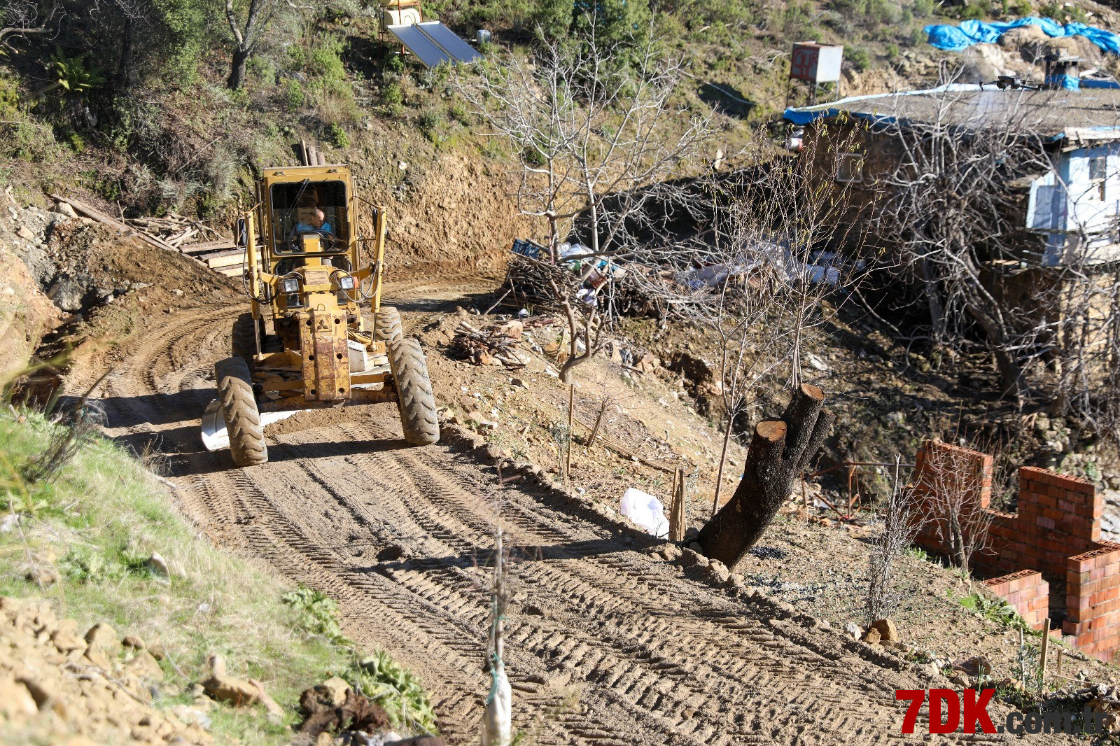 Alanya’da Yoğun Çalışma Kırsal Mahallelerin Yol Sorunu Çözülüyor