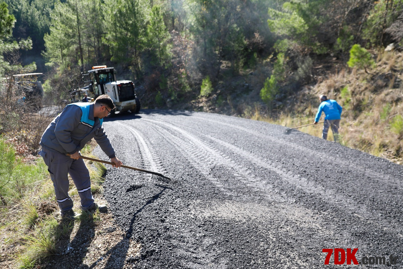 Alanya’da Yoğun Çalışma Kırsal Mahallelerin Yol Sorunu Çözülüyor