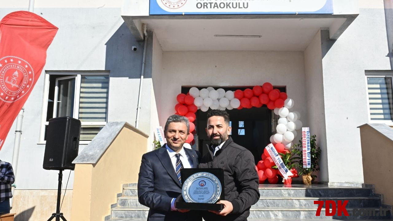 Antalya’da 500 bin 164 Öğrenci Yılın İlk Karnesini Aldı