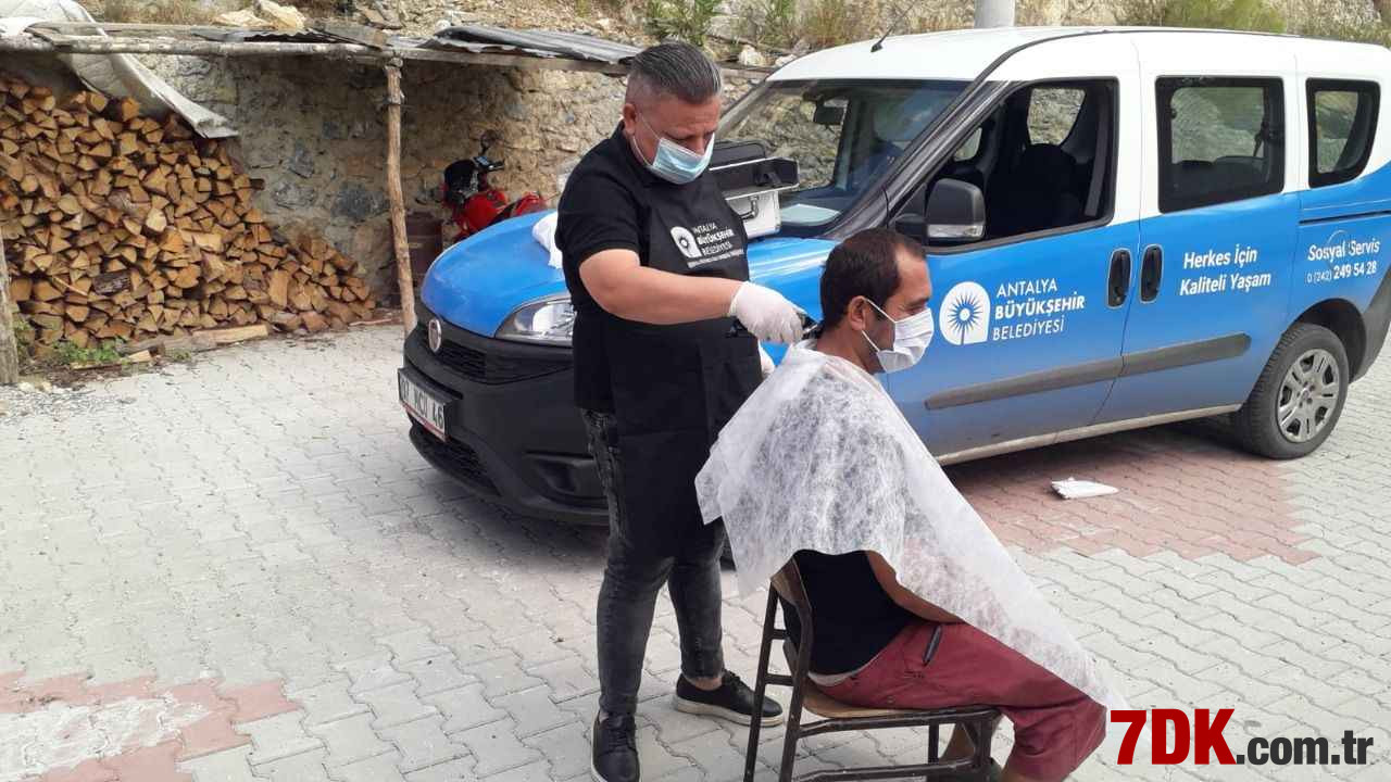 Antalya'da Mobil Kuaför Öğrencilerin Hizmetinde