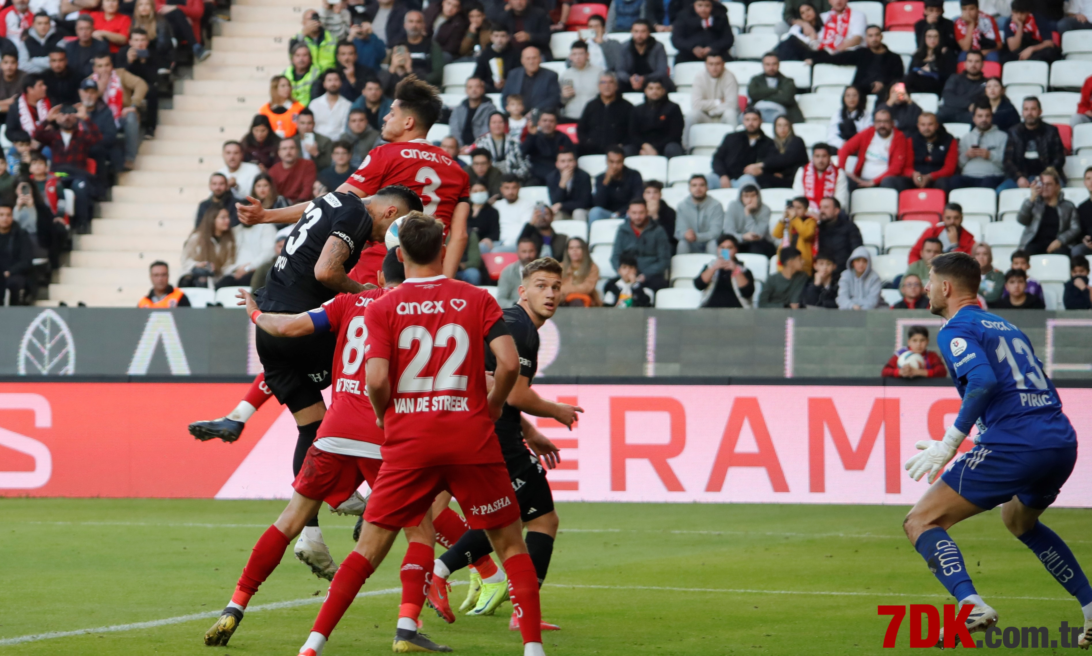 Antalyaspor ve Beşiktaş Maçından Dakika Dakika Ayrıntılar 