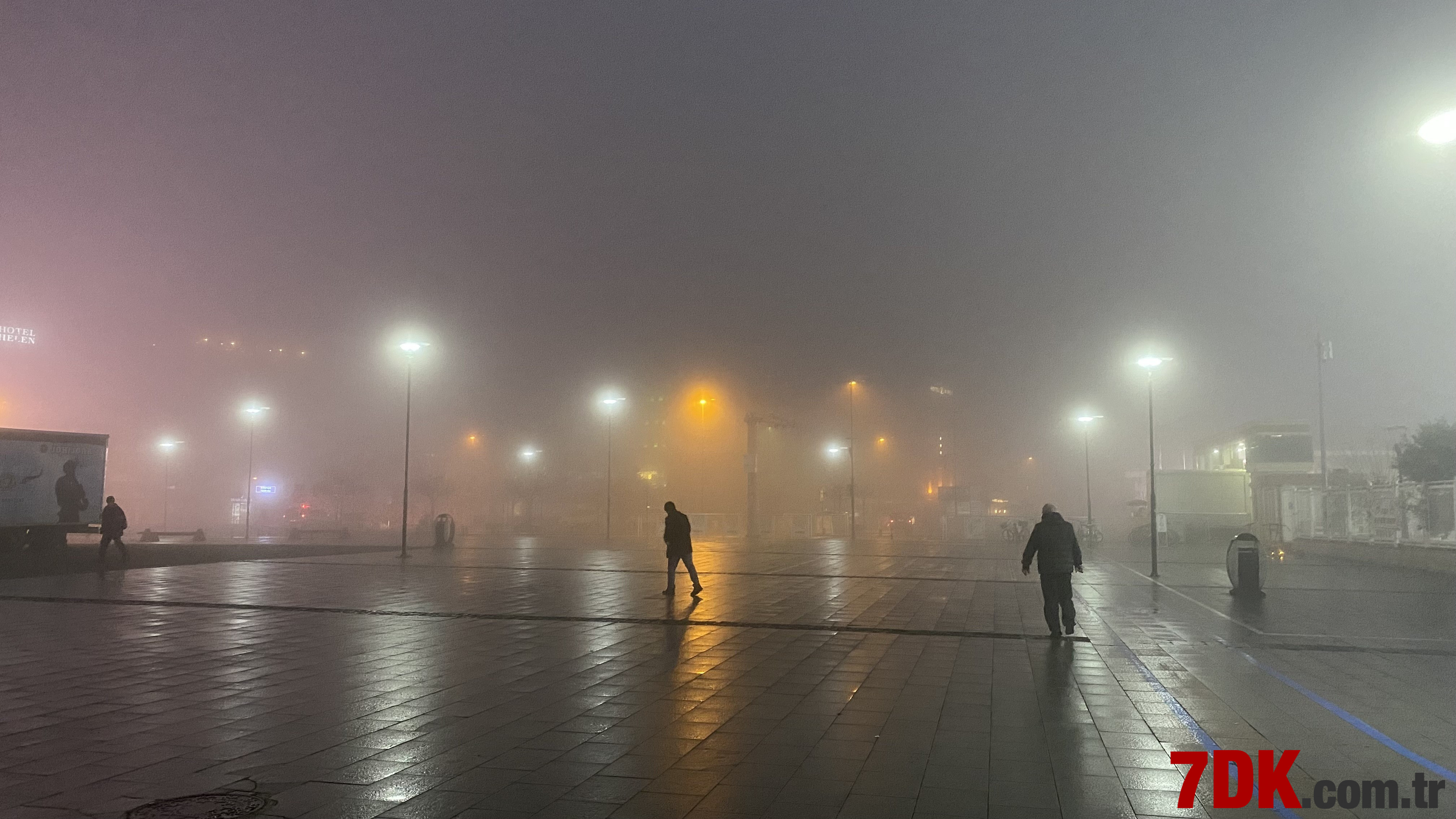 Çanakkale'de Gece Deprem Gündüz Sis! Yoğun Sis Deniz Seferlerini Durdurdu