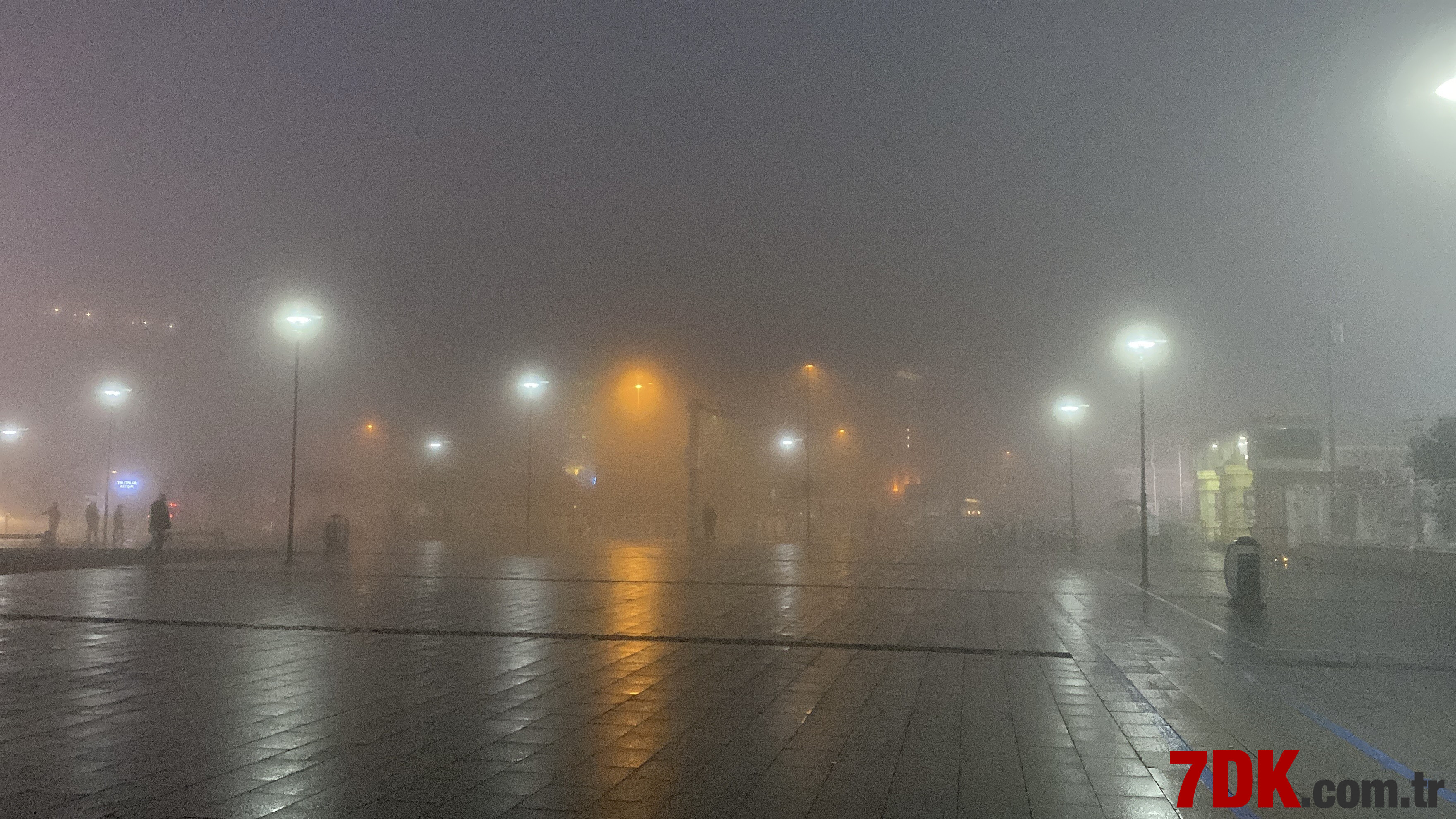 Çanakkale'de Gece Deprem Gündüz Sis! Yoğun Sis Deniz Seferlerini Durdurdu