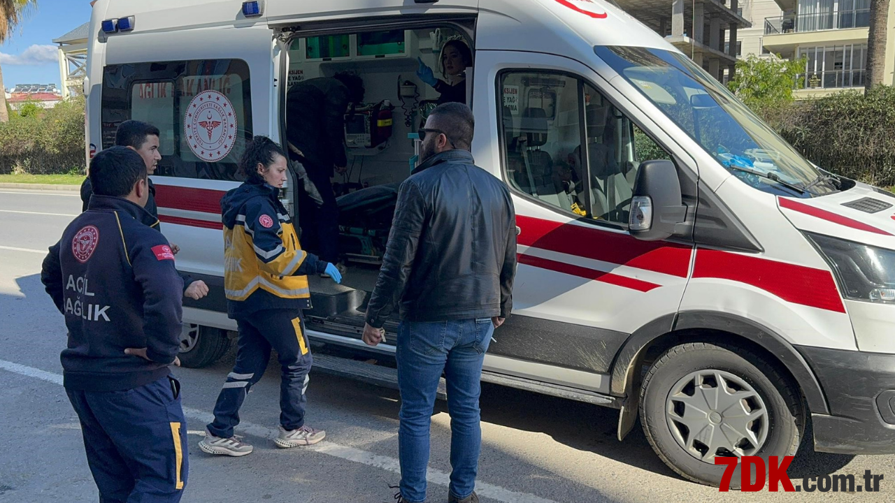 Gazipaşa'da Güldüren Olay! Dişlerini Yaptıramadı Çatıya Çıktı, Polis Sözü Verince Keyfi Yerine Geldi