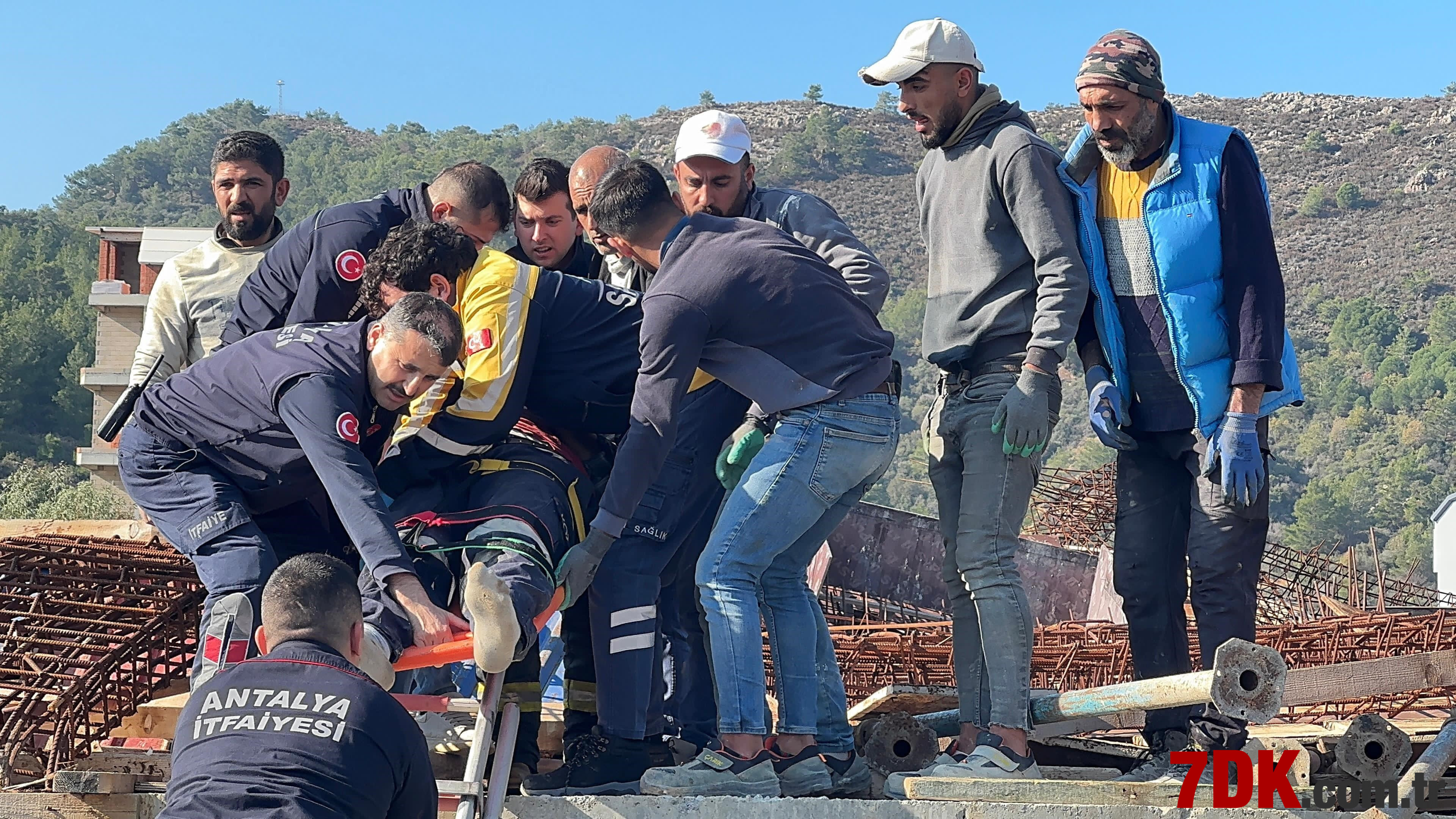 Gazipaşa'da korkunç olay İnşaat halindeki binada kalıplar göçtü 3 işçi yaralandı