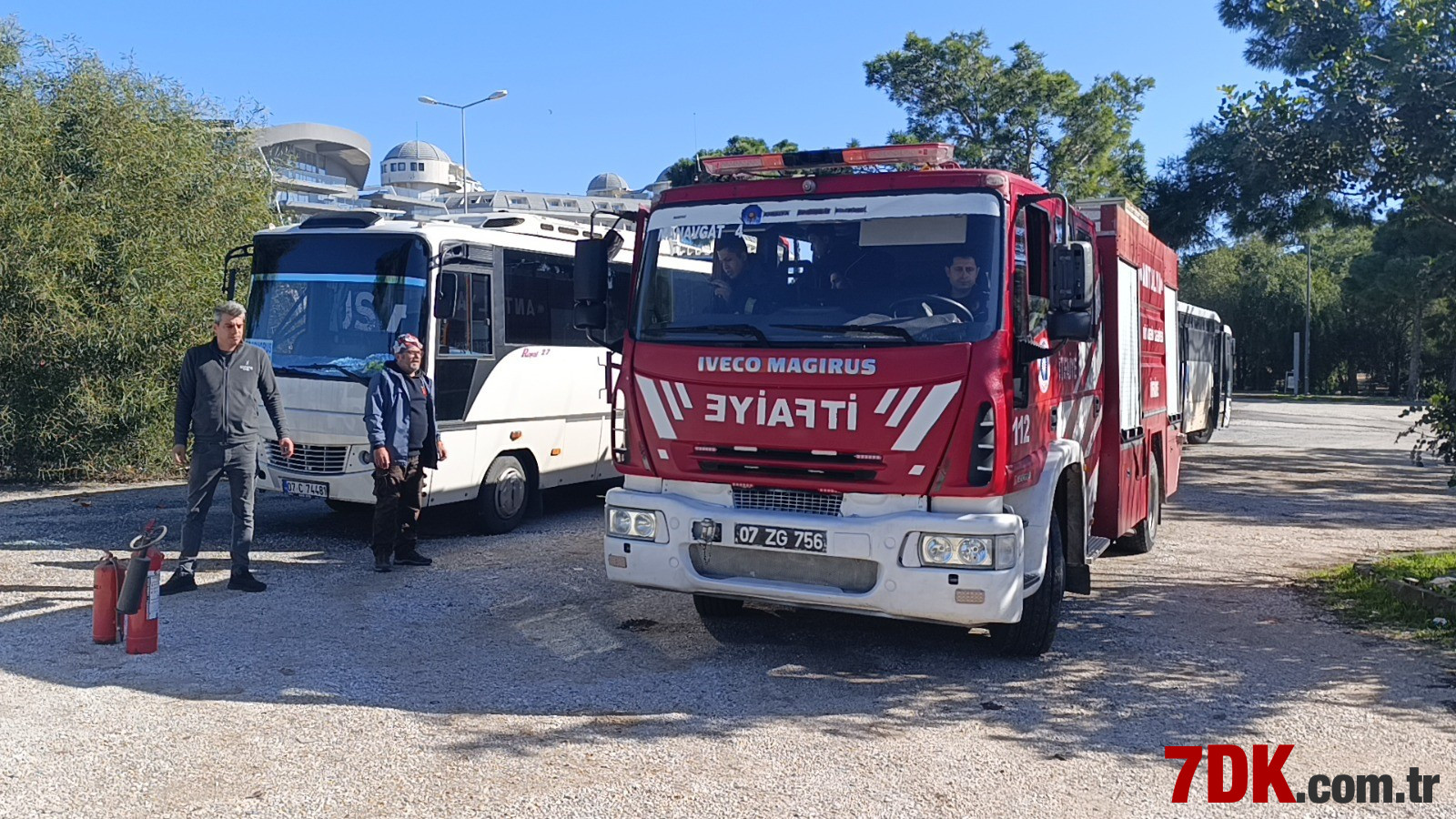 Manavgat’ta Feci Yangın Otel Servis Minibüsü Cayır Cayır Yandı