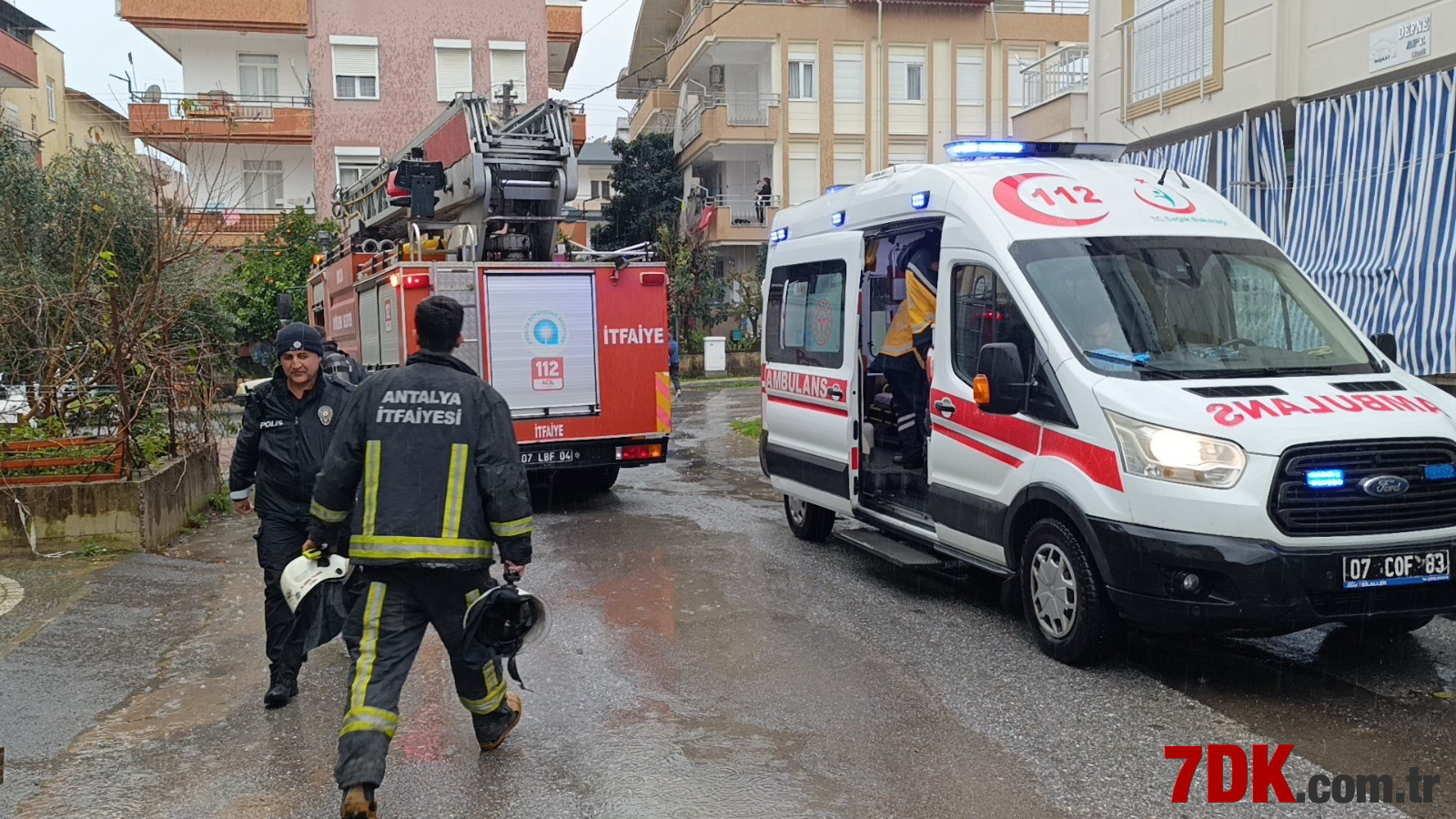 Manavgat'ta Şok Olay! Çamaşır Makinesi Patladı Dumandan Etkilenen Kadın Hastaneye Kaldırıldı