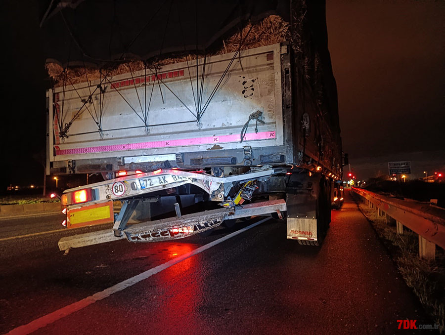 Manavgat'ta Tur Minibüsü Tıra Çarptı: 6 Alman Yaralı!