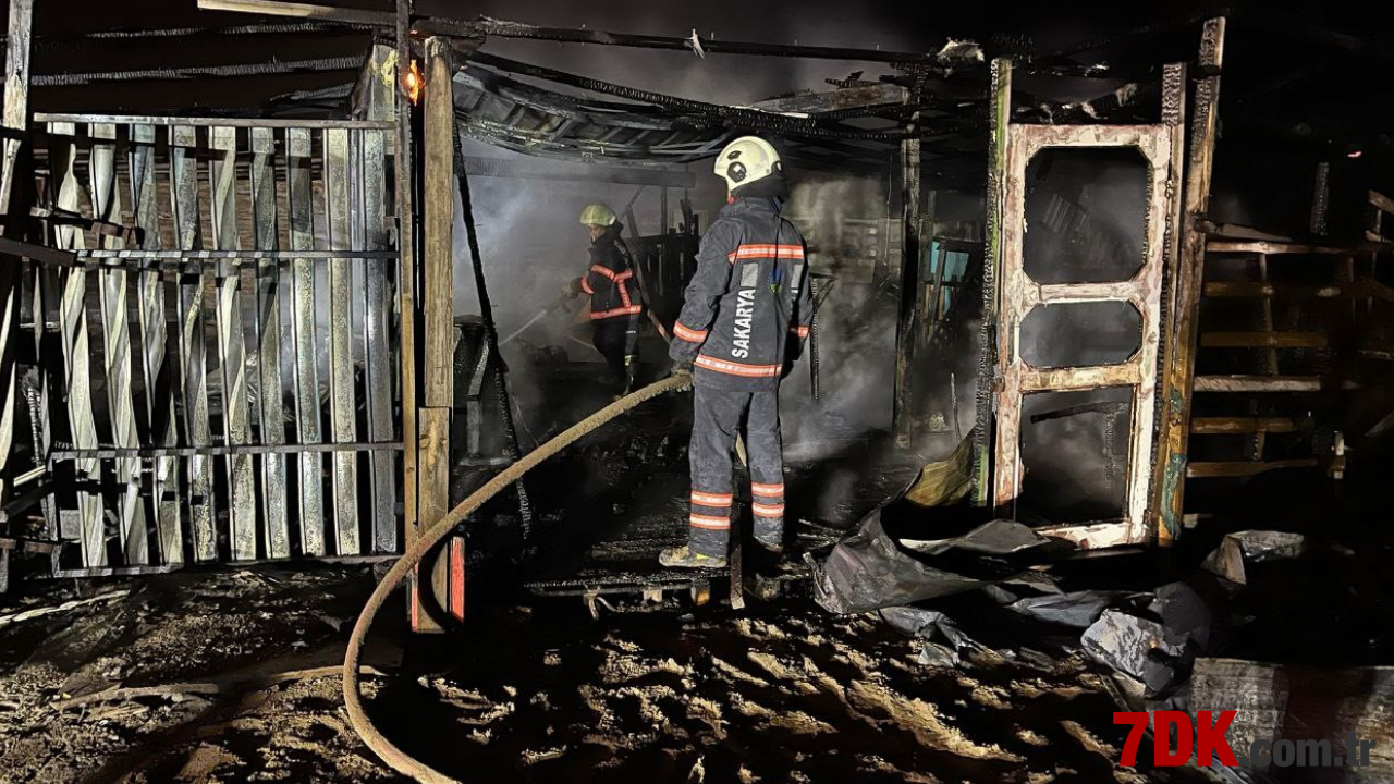 Sakarya'da Yangın Karasu Sahilinde İşletme Kullanılamaz Hale Geldi