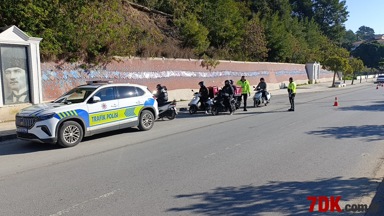 Uygulama Noktasından Kaçmaya Çalışan Motosikletliye Polis Sürprizi