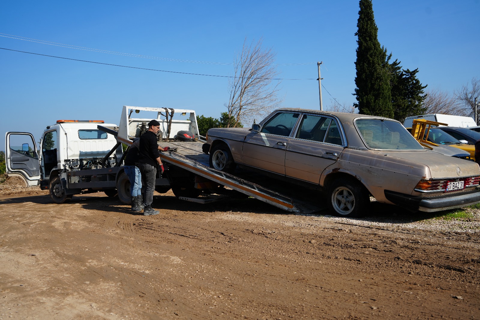 21 yıldır bekliyorlar: Milli servet otoparkta çürümeyi bekliyor