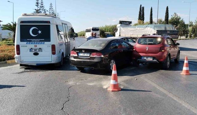 İki Otomobil Çarpıştı, Mucizevi Şekilde Kimse Yara Almadı