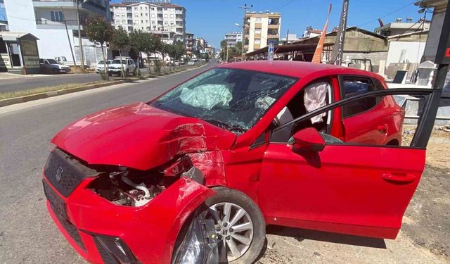 Serik’te İki Otomobilin Kavşakta Çarpışması Sonucu 1 Kişi Yaralandı