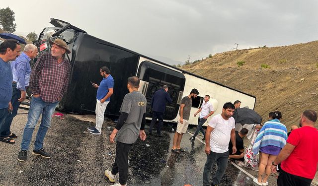 Antalya’da Yolcu Otobüsü Devrildi: 10 Kişi Yaralandı!