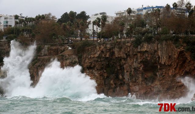 Alanya'da Gecesi Yağmur Fırtına Sabahına Günlük Güneşlik Hava