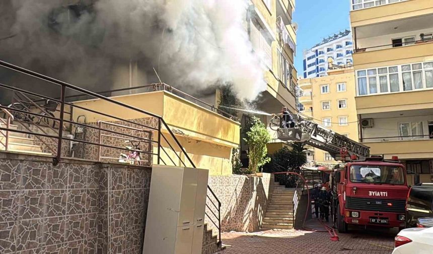 Alanya'da Çıkan Yangında Daire Küle Döndü