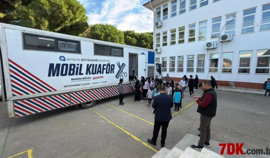 Antalya'da Mobil Kuaför Öğrencilerin Hizmetinde