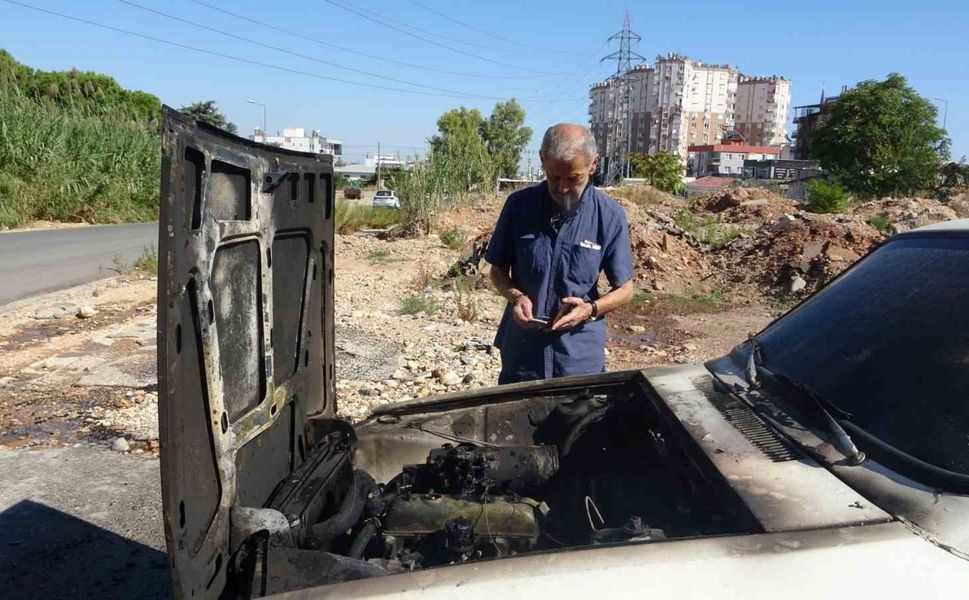 Antalya’da Bir Araçta Yangın Çıktı: Kullanılamaz Hale Geldi